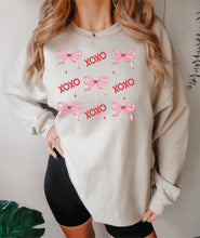 Load image into Gallery viewer, XOXO bow grid

