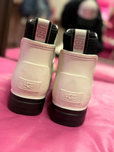 Load image into Gallery viewer, White Ugg Shoes, 9
