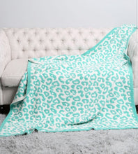 Load image into Gallery viewer, Luxxe Blankets
