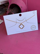 Load image into Gallery viewer, Gold clover necklace
