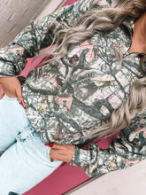 Load image into Gallery viewer, Camo quarter zip
