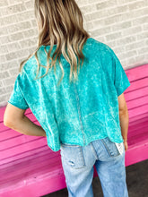 Load image into Gallery viewer, Acid wash raw edge crop tee

