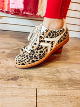 Load image into Gallery viewer, Xena leopard sneakers
