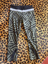 Load image into Gallery viewer, green/black Lululemon womens joggers, 4
