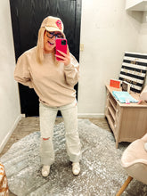 Load image into Gallery viewer, Gray acid wash distressed jeans
