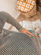 Load image into Gallery viewer, Ribbed long Sleeve Crop
