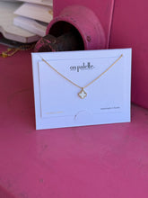 Load image into Gallery viewer, Gold clover necklace
