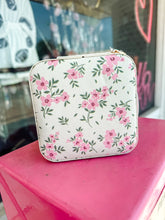 Load image into Gallery viewer, Vintage jewelry box
