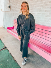 Load image into Gallery viewer, Acid wash crop sweatpants
