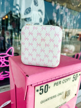 Load image into Gallery viewer, Vintage jewelry box
