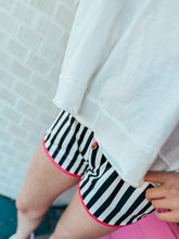 Load image into Gallery viewer, Everyday pocket shorts
