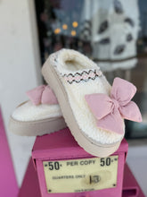 Load image into Gallery viewer, Pink bow Sherpa mule shoes
