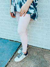 Load image into Gallery viewer, Lycra Blend High-Waist leggings
