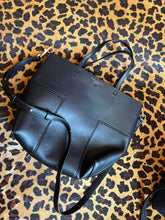 Load image into Gallery viewer, Black Tory Burch Handbags, Medium
