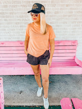 Load image into Gallery viewer, Short sleeve twisted hem top
