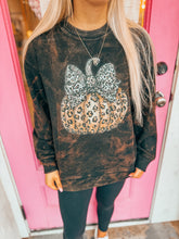 Load image into Gallery viewer, Bleached leopard pumpkin sweater
