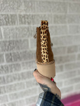 Load image into Gallery viewer, Tan dolce vita Shoes, 7.5
