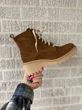 Load image into Gallery viewer, Tan dolce vita Shoes, 7.5
