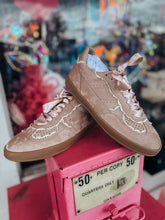 Load image into Gallery viewer, Eleanor Sneakers
