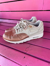 Load image into Gallery viewer, gray/rose gold Nike Shoes, 8

