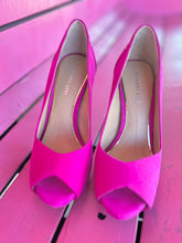 Load image into Gallery viewer, Pink Gianni Bini Shoes, 5.5
