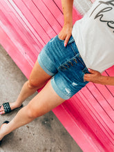 Load image into Gallery viewer, Dark wash button fly shorts

