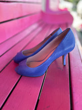 Load image into Gallery viewer, Blue Vince Camuto Shoes, 5.5
