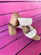 Load image into Gallery viewer, Ivory Universal Thread Shoes, 8.5
