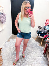 Load image into Gallery viewer, Denim American Eagle Shorts, 6
