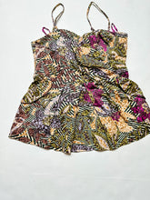 Load image into Gallery viewer, Floral FEI Womens Top, Small
