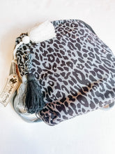 Load image into Gallery viewer, Camel Threads Totes
