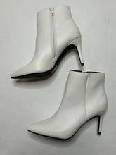 Load image into Gallery viewer, White D Shoes, 7.5
