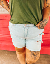 Load image into Gallery viewer, Judy Blue Aztec print pocket shorts 150137
