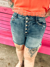 Load image into Gallery viewer, Buttonfly Denim Judy Blue Shorts, 3XL

