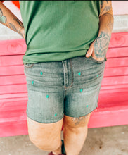 Load image into Gallery viewer, Judy Blue Cactus Shorts 150111
