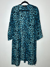 Load image into Gallery viewer, Blue Leopard L&amp;B Kimono, XL
