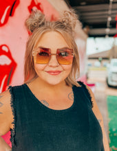 Load image into Gallery viewer, Square Frame Oversized Sunnies
